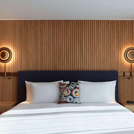 So/ Paris Hotel المظهر الخارجي الصورة A bedroom at the hotel