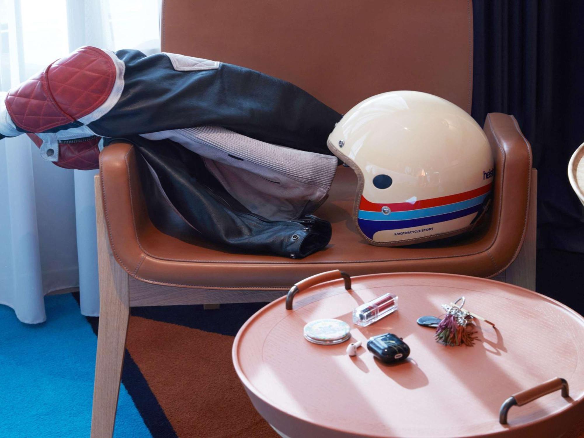 So/ Paris Hotel المظهر الخارجي الصورة A jet helmet