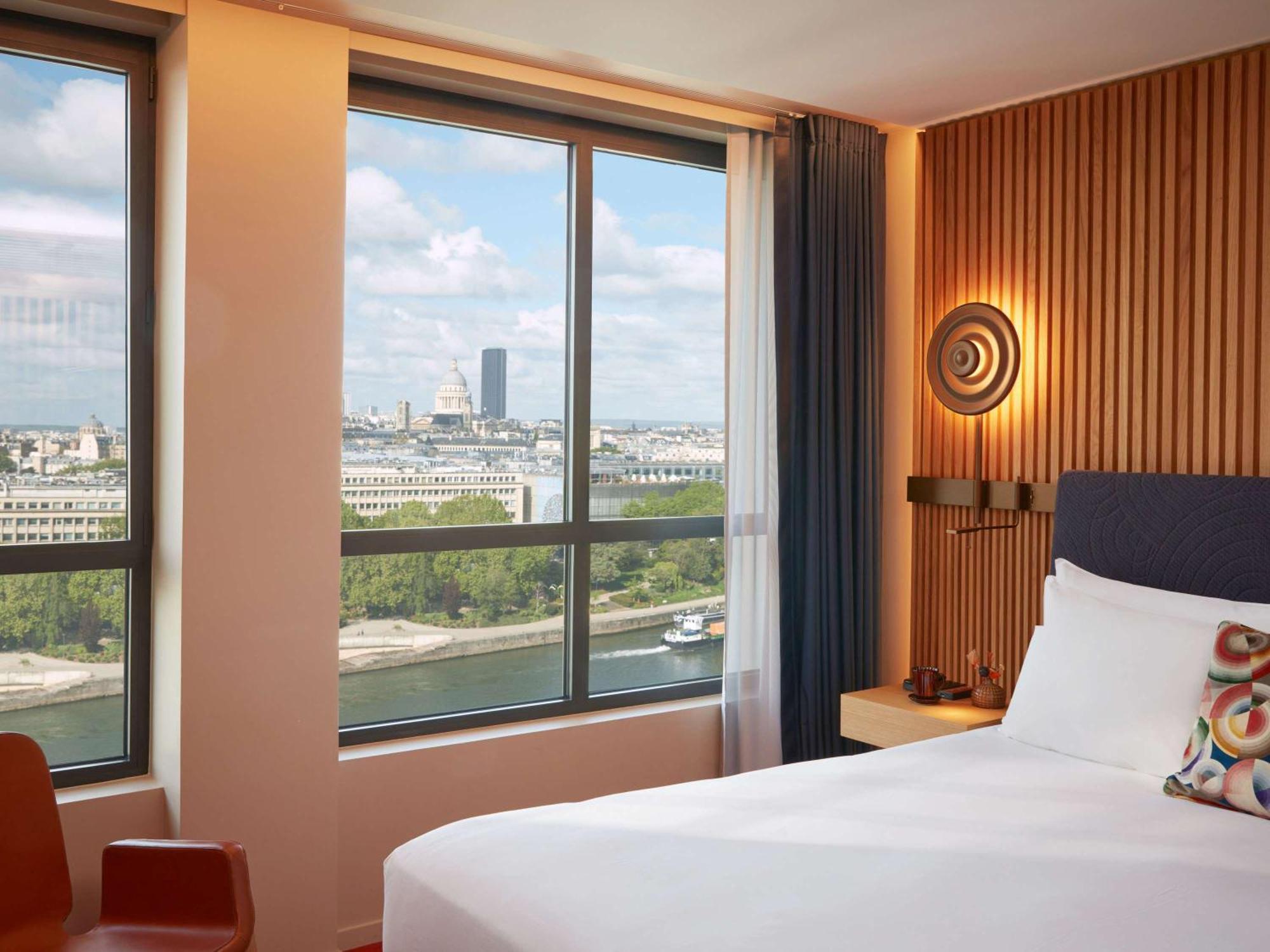 So/ Paris Hotel المظهر الخارجي الصورة A room at the hotel
