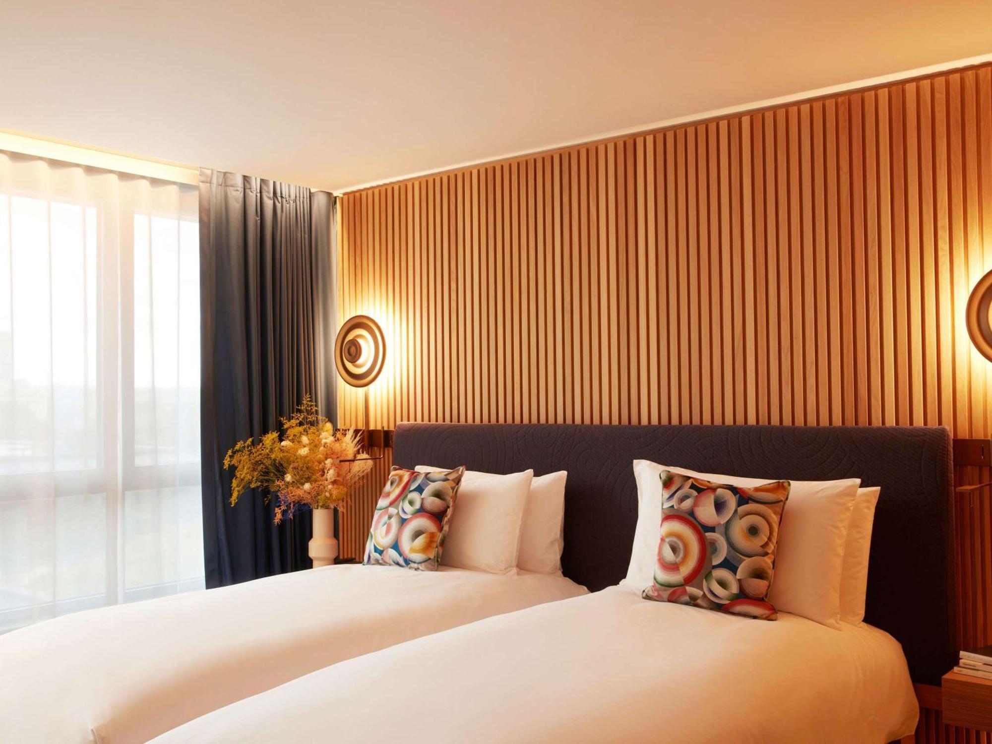 So/ Paris Hotel المظهر الخارجي الصورة A room at the hotel