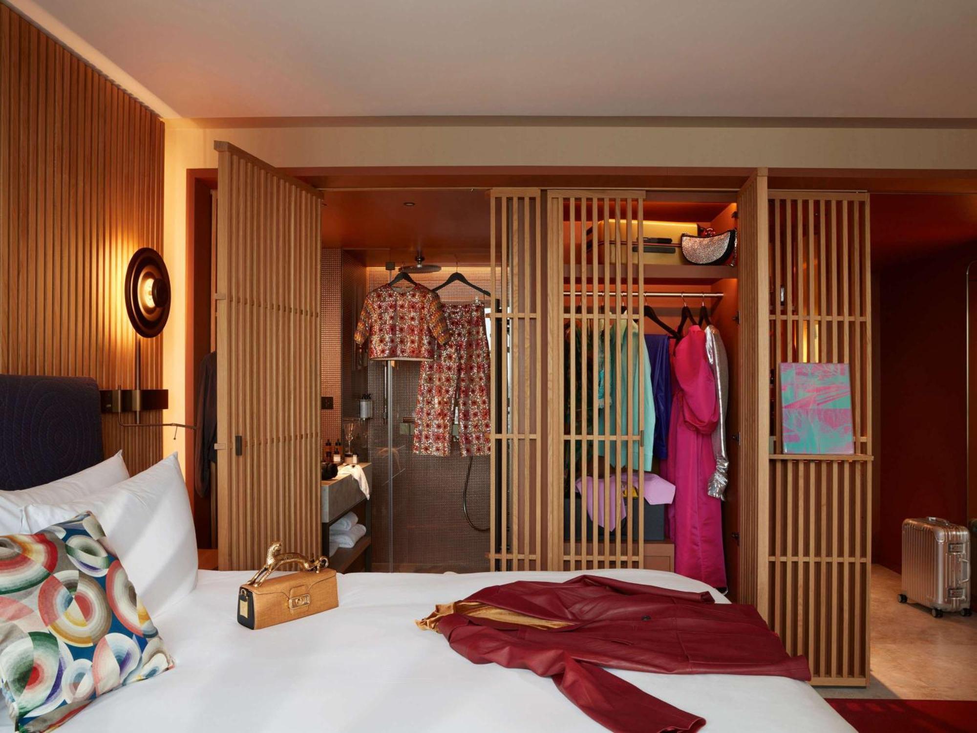 So/ Paris Hotel المظهر الخارجي الصورة A room at the hotel