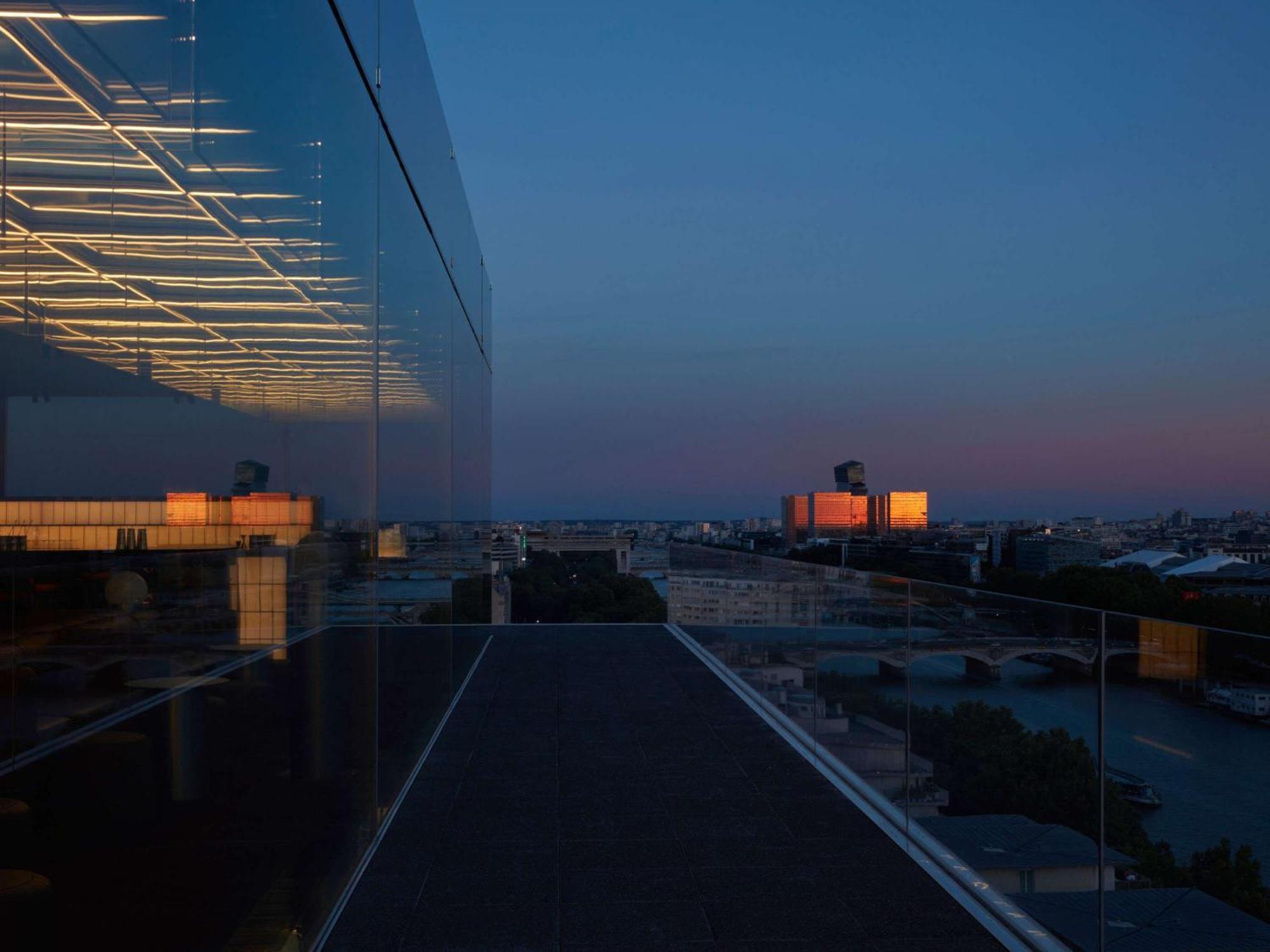 So/ Paris Hotel المظهر الخارجي الصورة View from the top of the building