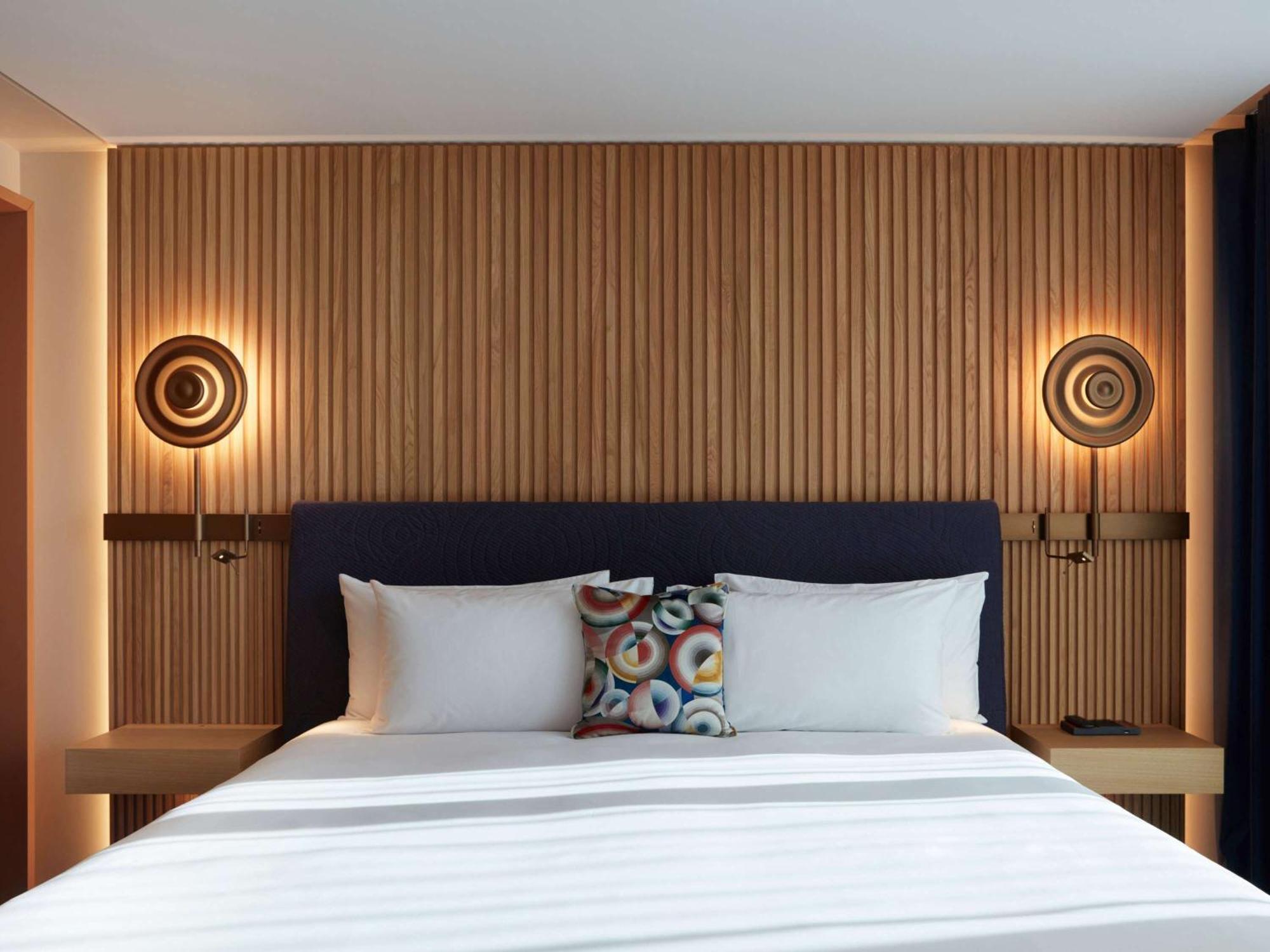 So/ Paris Hotel المظهر الخارجي الصورة A bedroom at the hotel